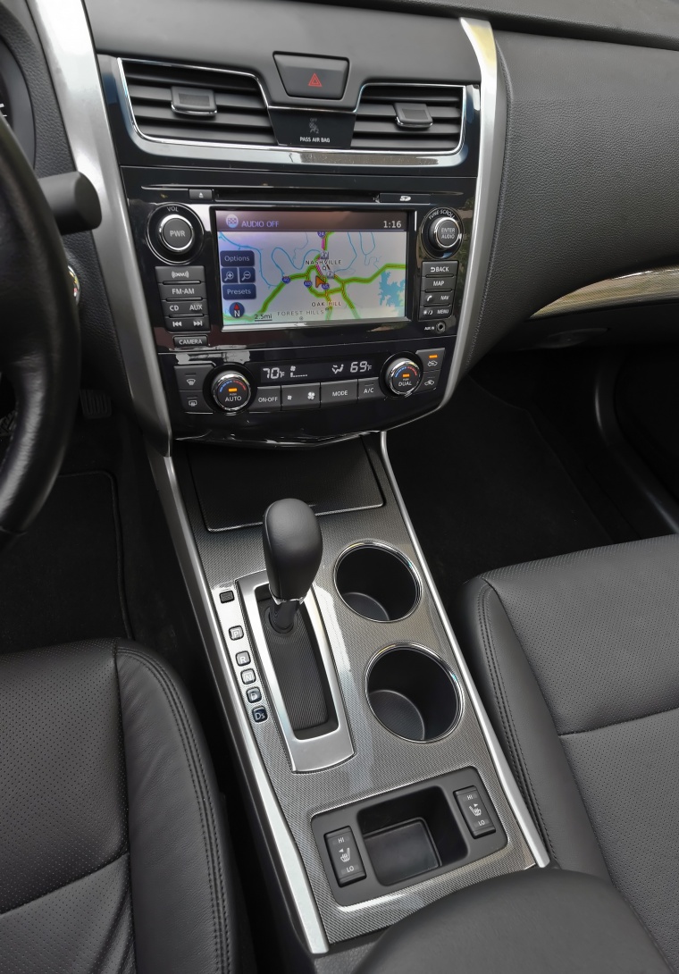 2013 Nissan Altima Sedan 3.5 SL Center Console - Picture / Pic / Image