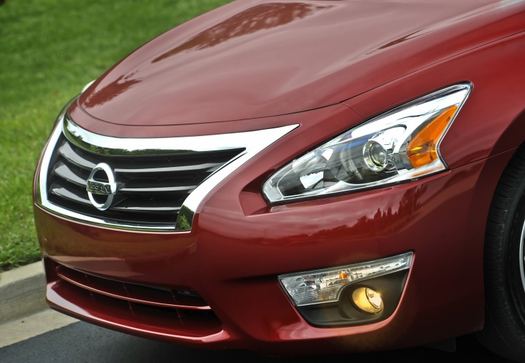 2014 Nissan Altima Sedan 3.5 SL Headlight Picture