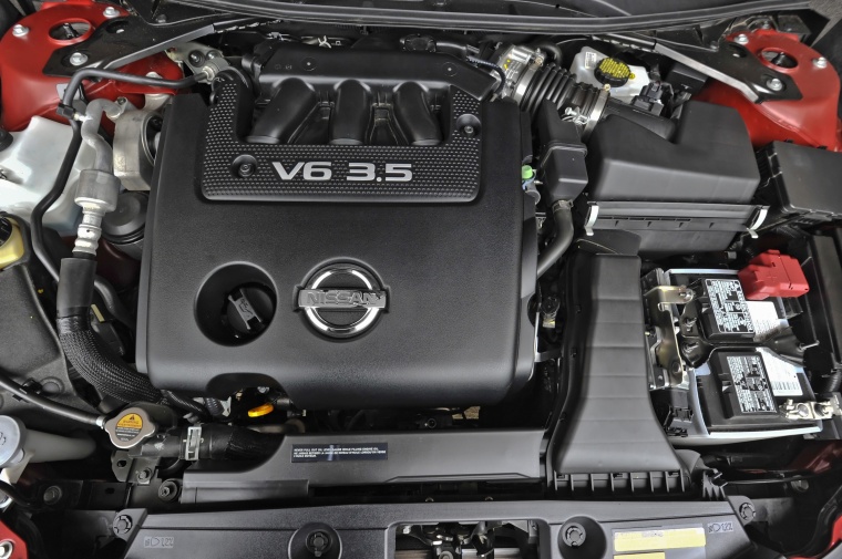 2014 Nissan Altima Sedan 3.5-liter V6 Engine Picture