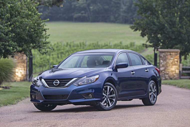 2018 Nissan Altima SR Picture