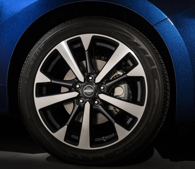 2018 Nissan Altima SR Rim Picture