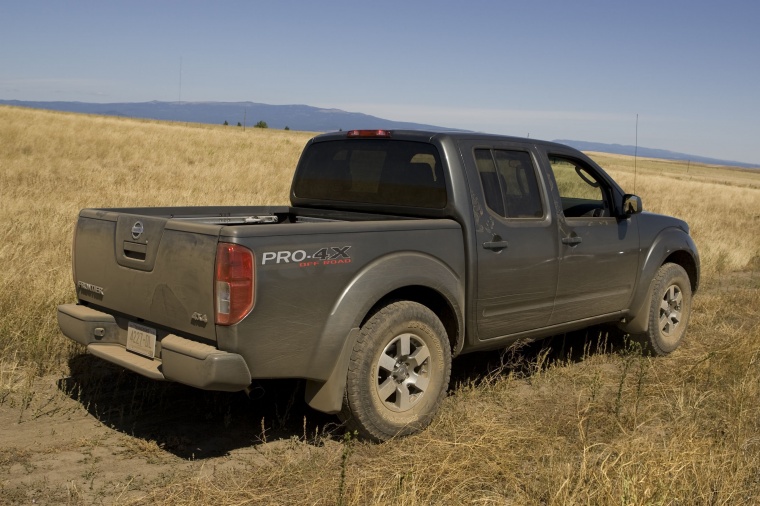 2011 Nissan Frontier Crew Cab PRO-4X 4WD Picture