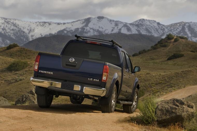 2011 Nissan Frontier Crew Cab PRO-4X 4WD Picture