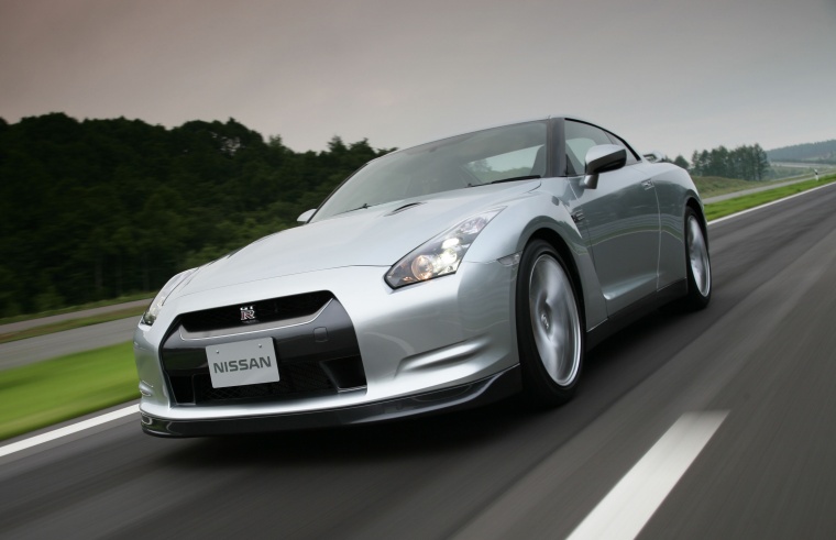 2010 Nissan GT-R Coupe Picture