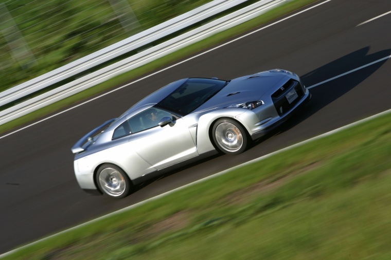 2010 Nissan GT-R Coupe Picture