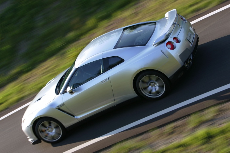 2010 Nissan GT-R Coupe Picture