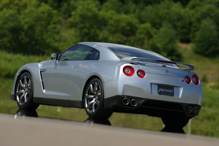 2010 Nissan GT-R Coupe Picture