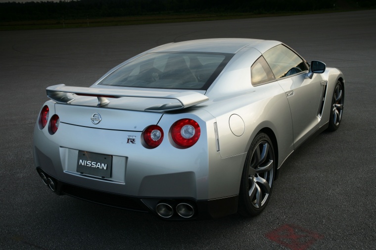 2010 Nissan GT-R Coupe Picture