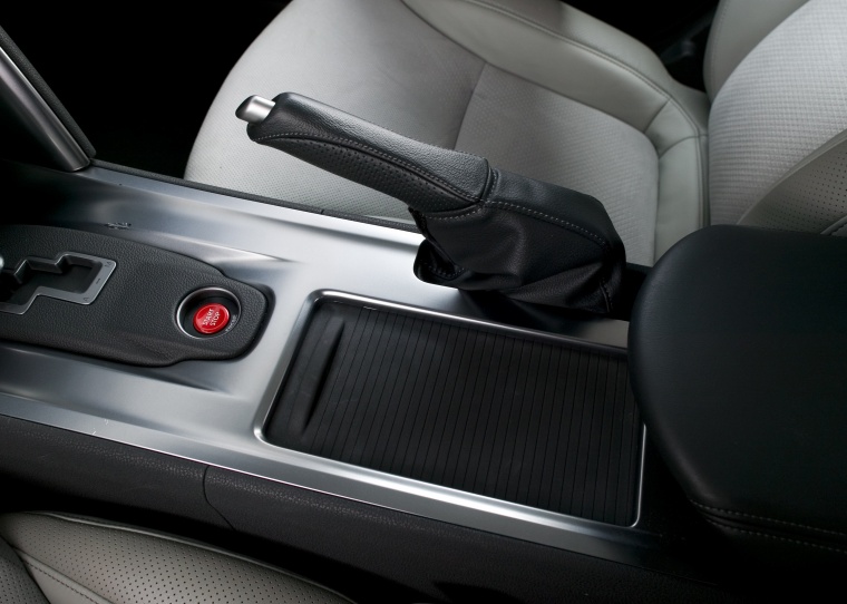 2010 Nissan GT-R Center Console Picture