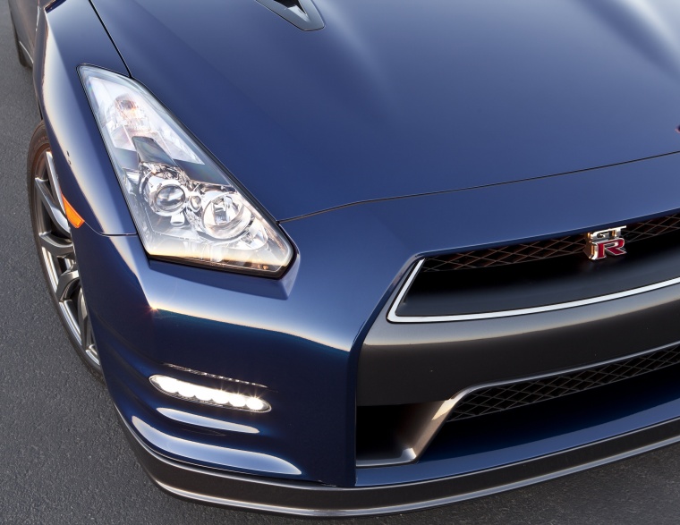 2012 Nissan GT-R Coupe Headlight Picture