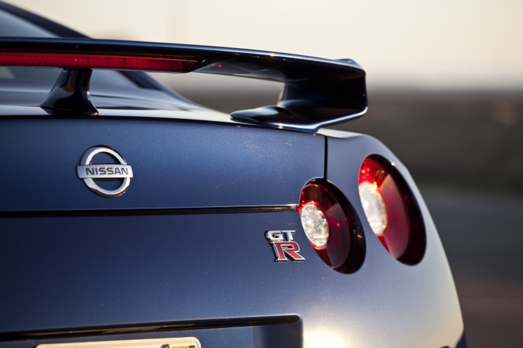 2012 Nissan GT-R Coupe Tail Light Picture