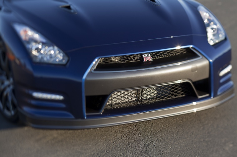 2012 Nissan GT-R Coupe Grille Picture