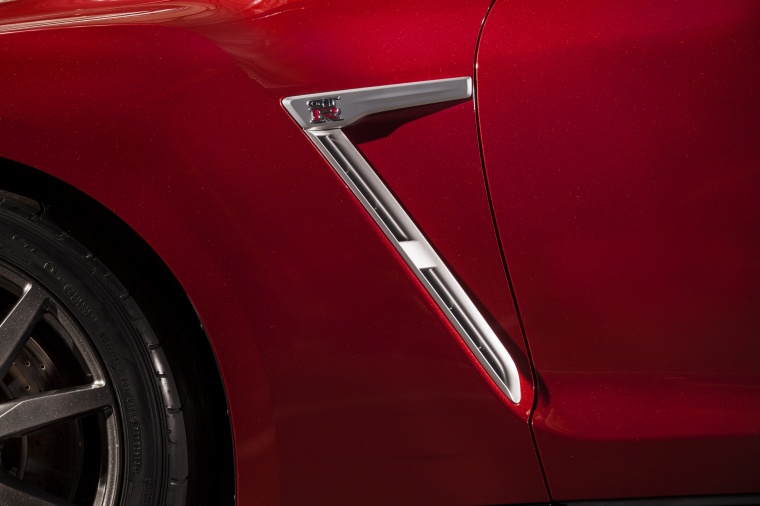 2015 Nissan GT-R Side Vent Picture