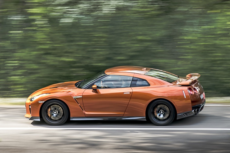 2018 Nissan GT-R Coupe Premium Picture