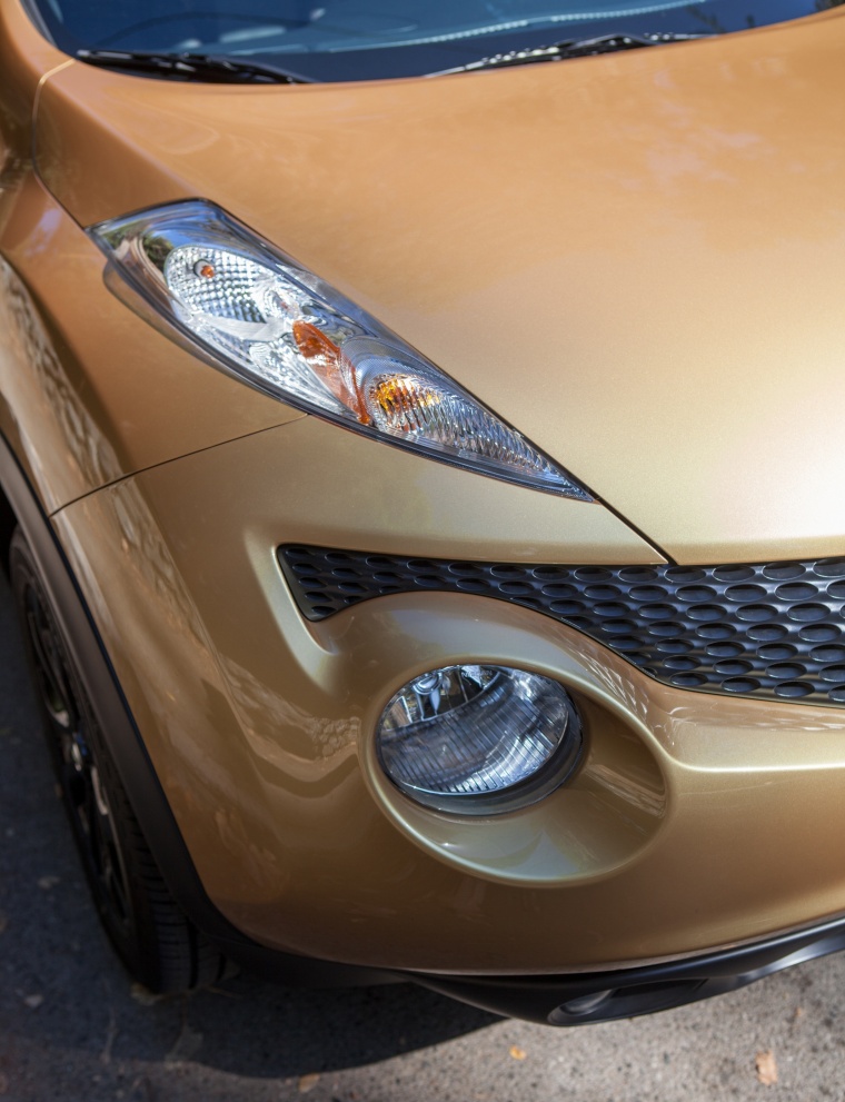 2014 Nissan Juke SL AWD Headlight Picture