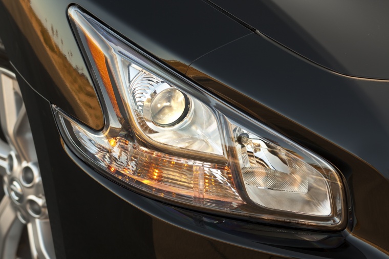 2014 Nissan Maxima Headlight - Picture / Pic / Image