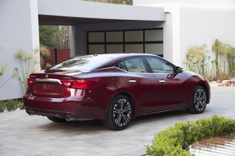 2018 Nissan Maxima Platinum Sedan Picture