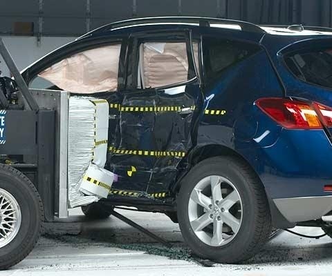 2014 Nissan Murano SUV IIHS Side Impact Crash Test Picture