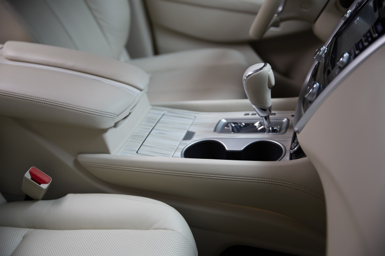 2015 Nissan Murano Center Console Picture