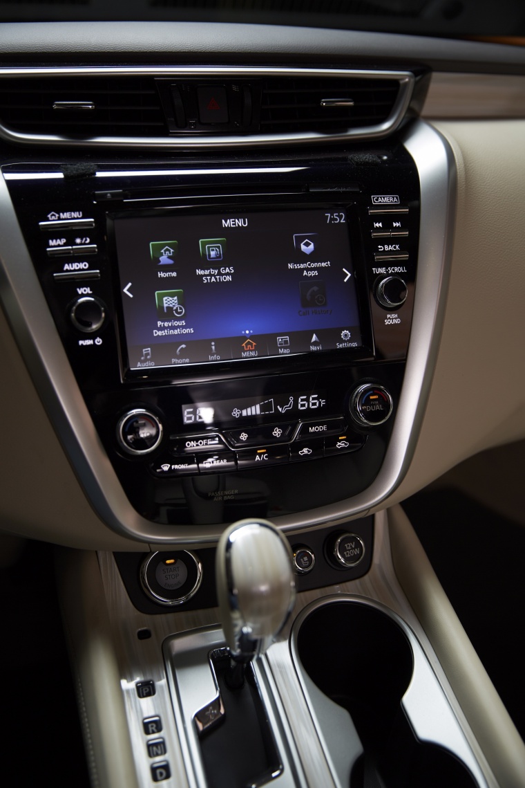 2015 Nissan Murano Platinum AWD Center Stack Picture