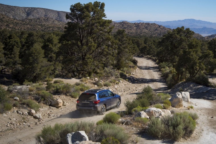 2018 Nissan Pathfinder Platinum 4WD Picture