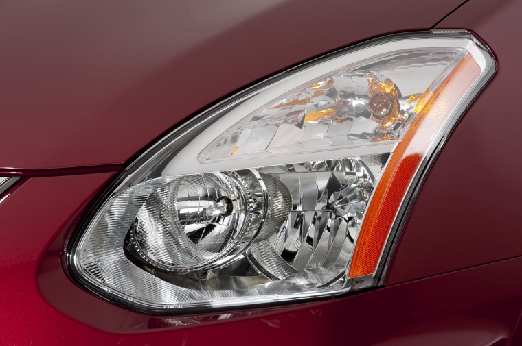 2010 Nissan Rogue Krom Headlight Picture