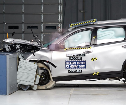 2014 Nissan Rogue IIHS Frontal Impact Crash Test Picture