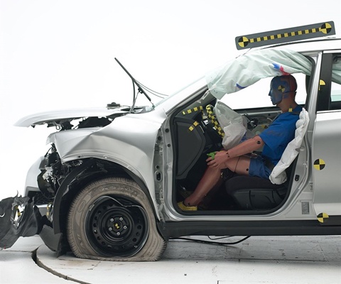 2014 Nissan Rogue IIHS Frontal Impact Crash Test Picture