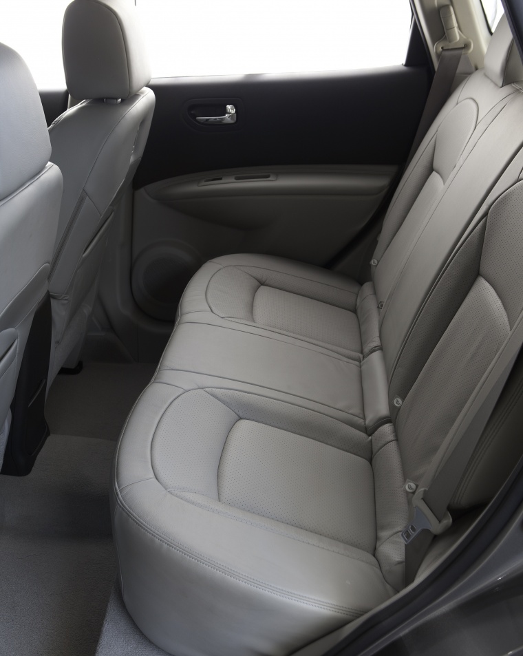 2014 Nissan Rogue Select Rear Seats Picture