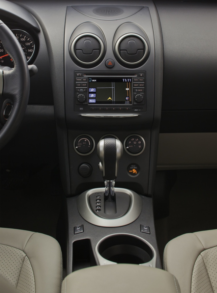 2014 Nissan Rogue Select Center Stack Picture