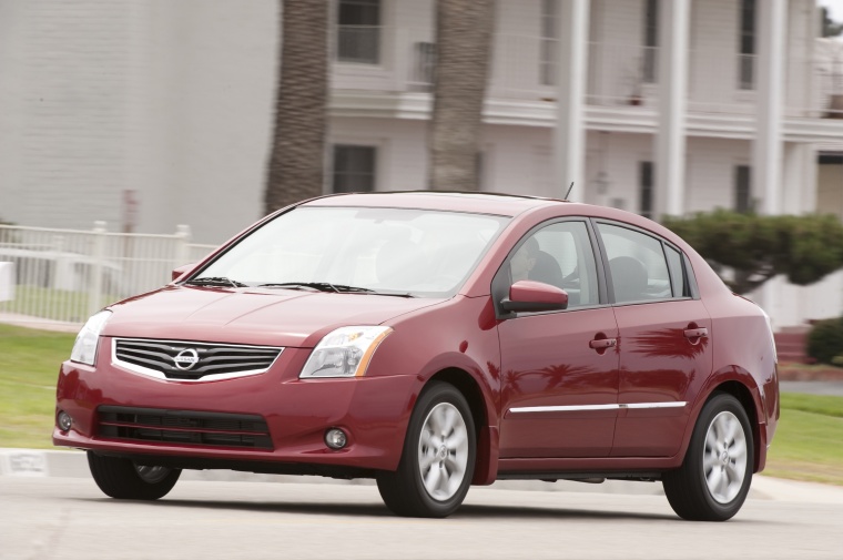 2010 Nissan Sentra SL Sedan Picture