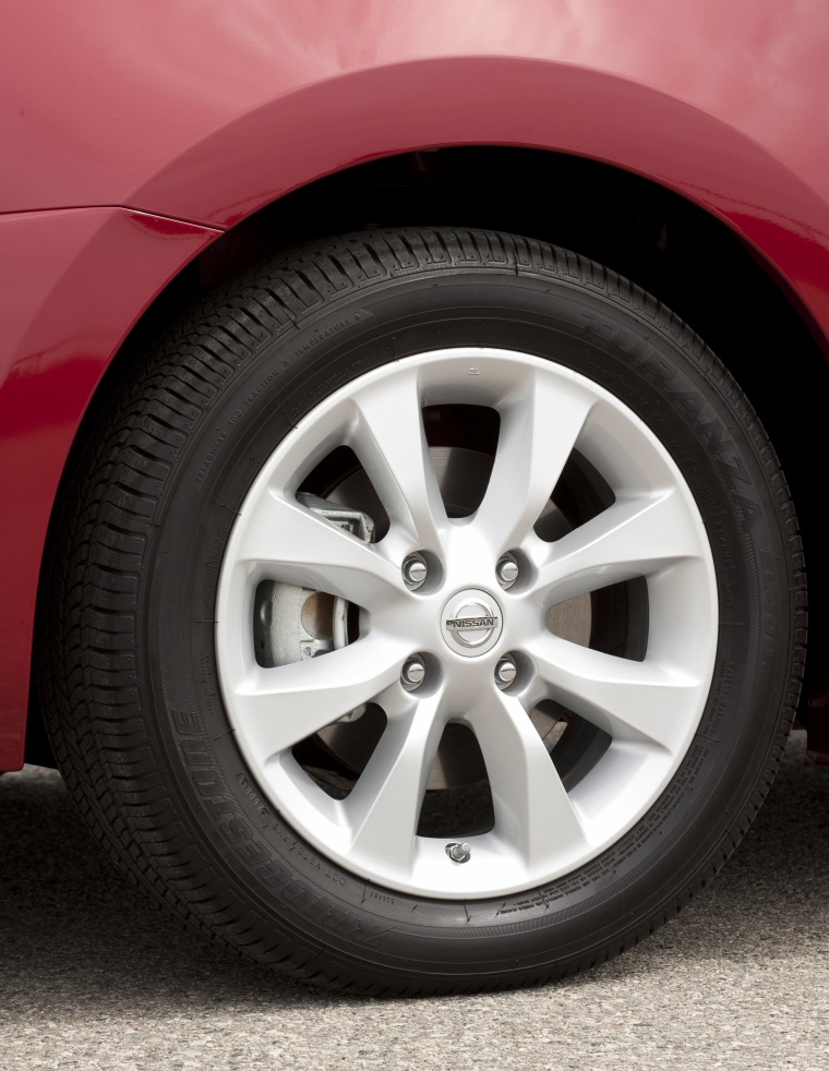 2010 Nissan Sentra SL Sedan Rim Picture