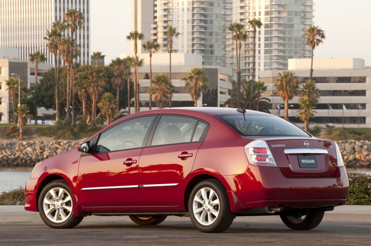 2010 Nissan Sentra SL Sedan Picture