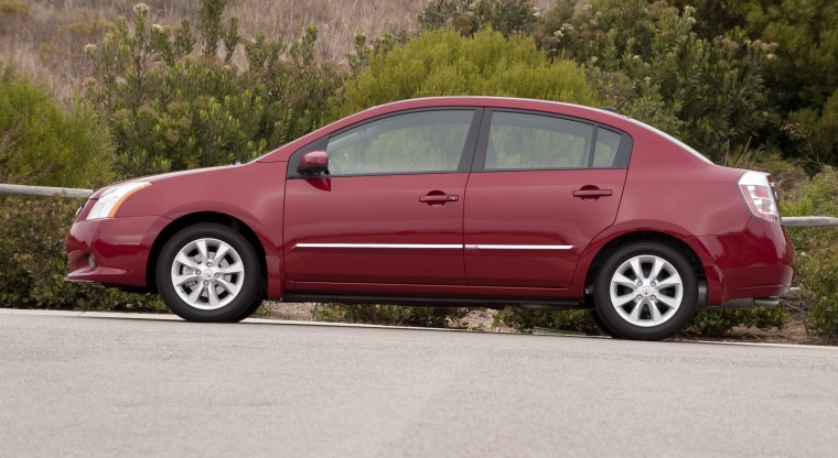 2011 Nissan Sentra SL Sedan Picture