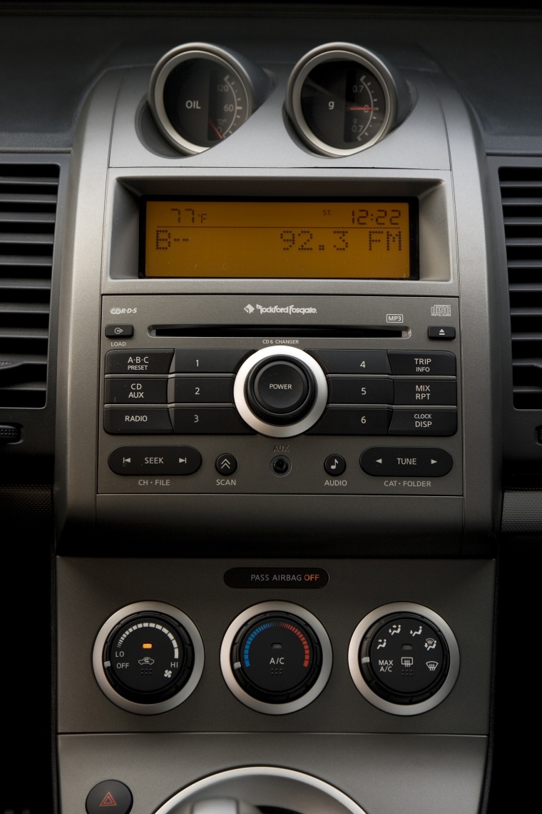 2011 Nissan Sentra SE-R Center Stack Picture