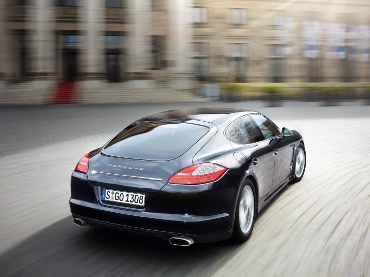 2011 Porsche Panamera 4 Picture