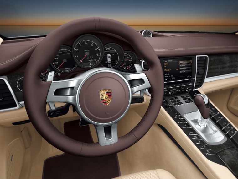 2011 Porsche Panamera Cockpit Picture