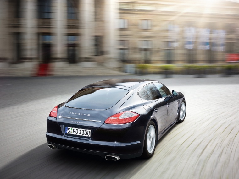 2012 Porsche Panamera 4 Picture