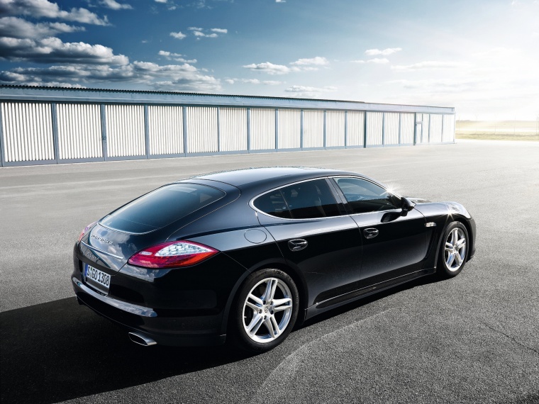 2012 Porsche Panamera 4 Picture