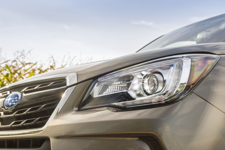 2018 Subaru Forester 2.0XT Touring Headlight Picture