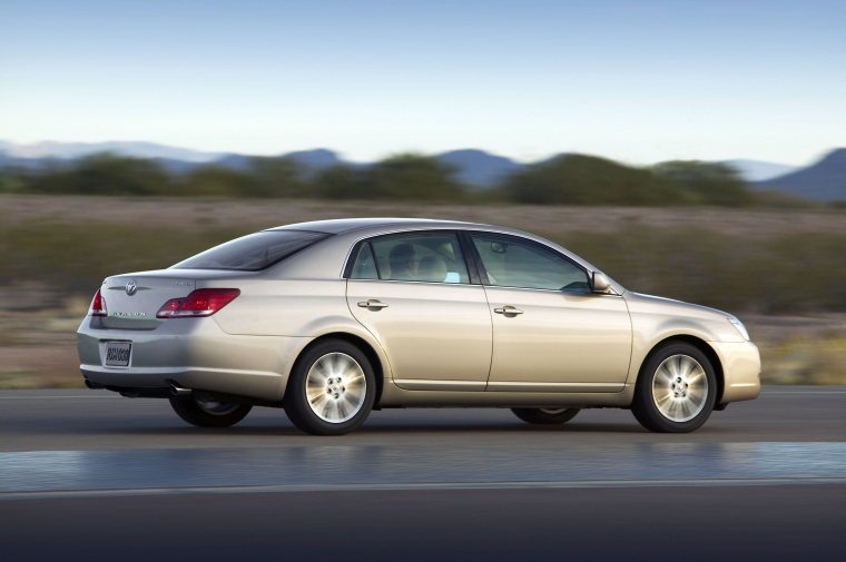 2010 Toyota Avalon Limited Picture