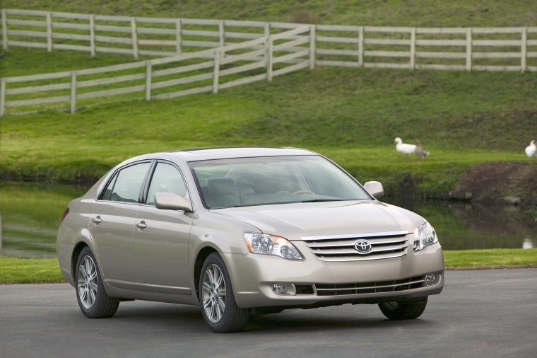 2010 Toyota Avalon Limited Picture