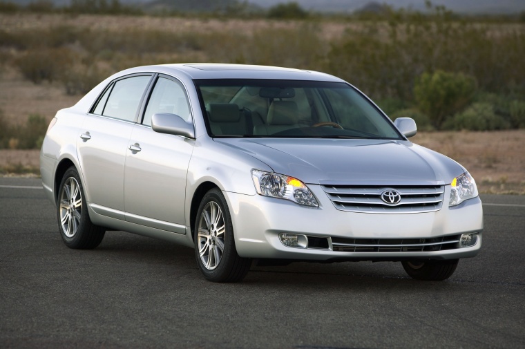 2010 Toyota Avalon Limited Picture