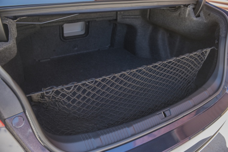 2016 Toyota Avalon Limited Trunk Picture