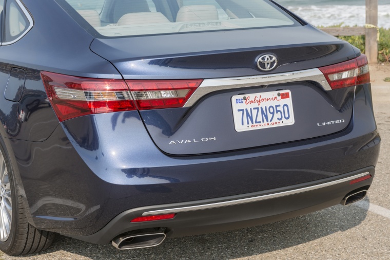 2017 Toyota Avalon Limited Tail Lights - Picture / Pic / Image