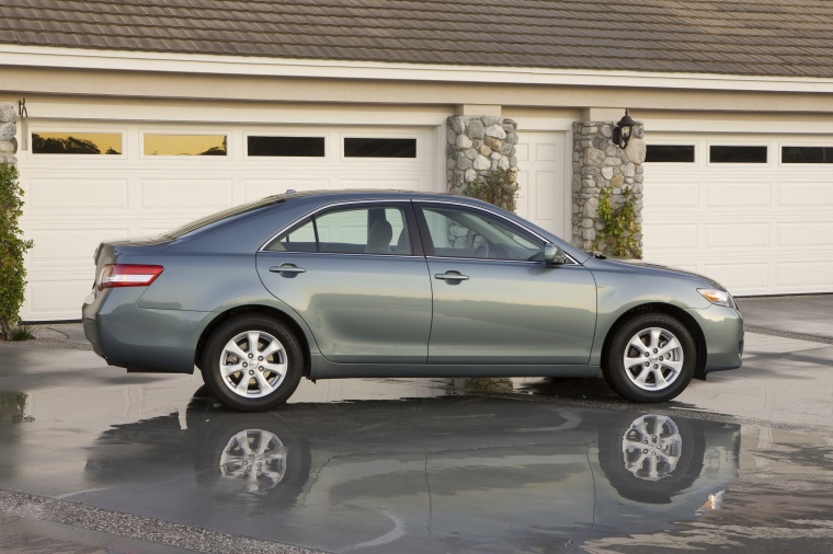 2010 Toyota Camry LE Picture