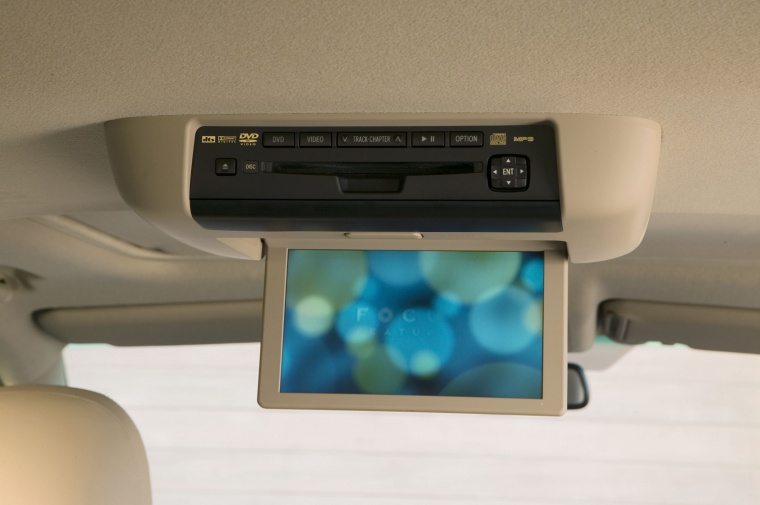 2010 Toyota Highlander Hybrid Overhead Screen Picture