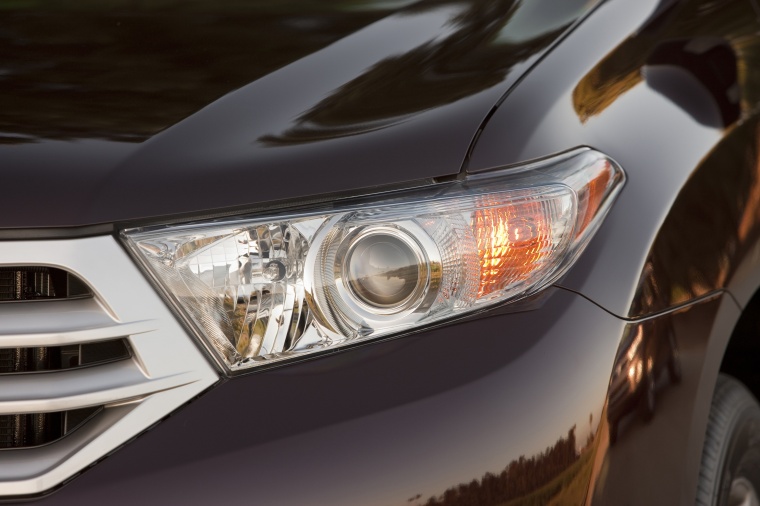 2011 Toyota Highlander Limited V6 Headlight Picture