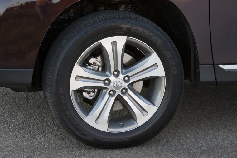 2011 Toyota Highlander Limited V6 Rim Picture