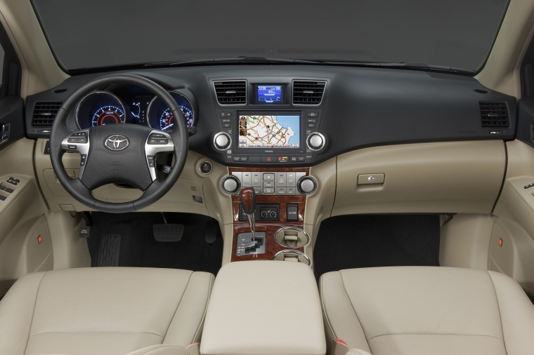 2011 Toyota Highlander Cockpit Picture